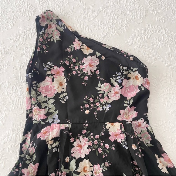 NWOT Bring Me Close Black Floral Print One-Shoulder High-Low Dress Large - Picture 5 of 7